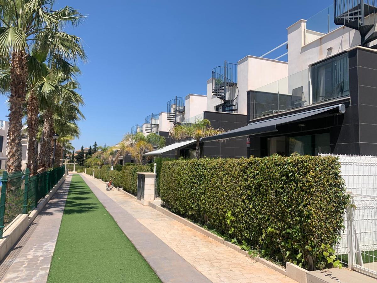Punta Prima Villa 3 Bedrooms And Solarium Sea View Torrevieja Exteriör bild