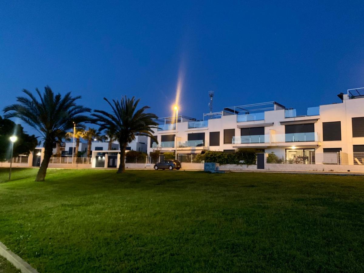 Punta Prima Villa 3 Bedrooms And Solarium Sea View Torrevieja Exteriör bild